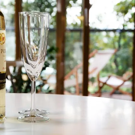 Bursztynowa 23 아파트 *